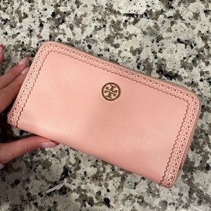 Gently used Tory burch wallet